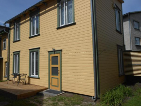 Yellow Center Holiday Home, Pärnu